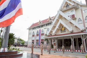 คณะผู้บริหาร กรมการขนส่งทางบก ร่วมเชิญธงชาติไทยและร้องเพลงชาติไทย (Thai National Flag Day) เนื่องในวันพระราชทานธงชาติไทยและครบรอบ 104 ปี ธงชาติไทย